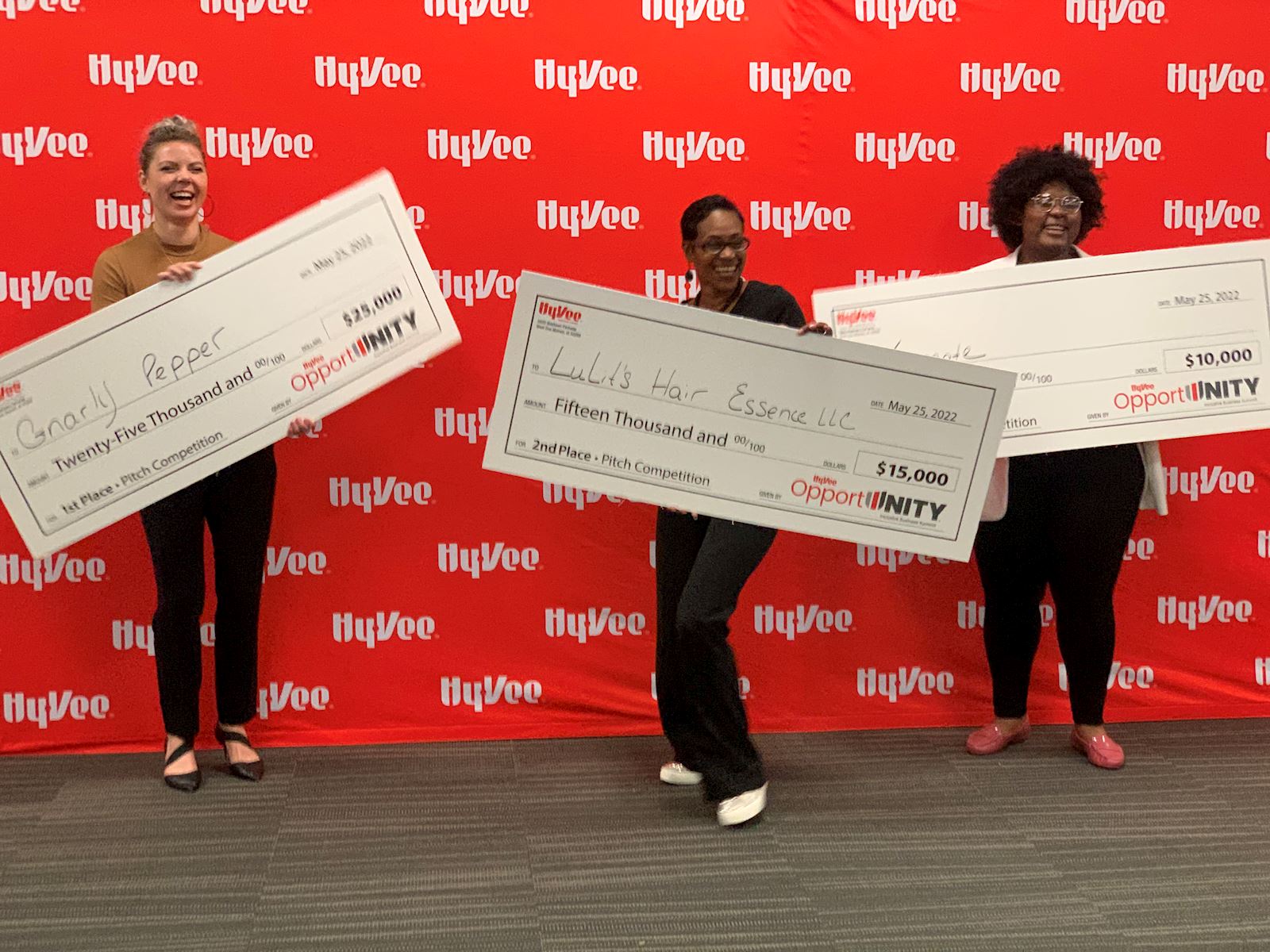 Hy-Vee Awards $50,000 in Grants to Three Iowa-Based Businesses